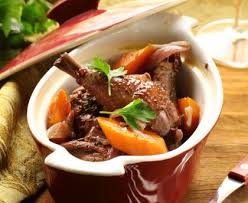 Coq au vin et ses pommes de terre